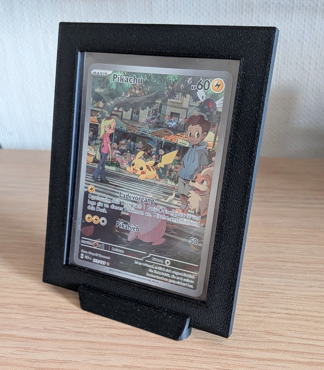 Pokemon Toploader Display Frame inkl. Toploader & zufälliger Karte