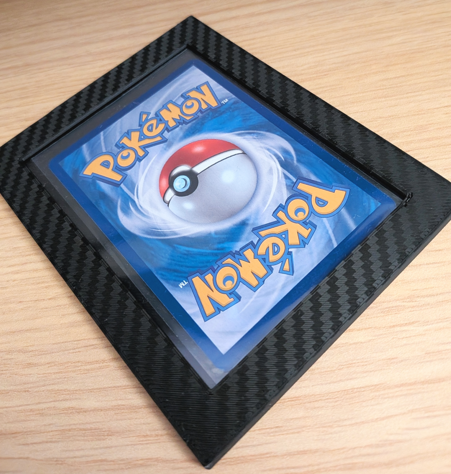 Pokemon Toploader Display Frame inkl. Toploader & zufälliger Karte