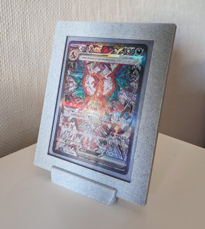 Pokemon Toploader Display Frame inkl. Toploader & zufälliger Karte